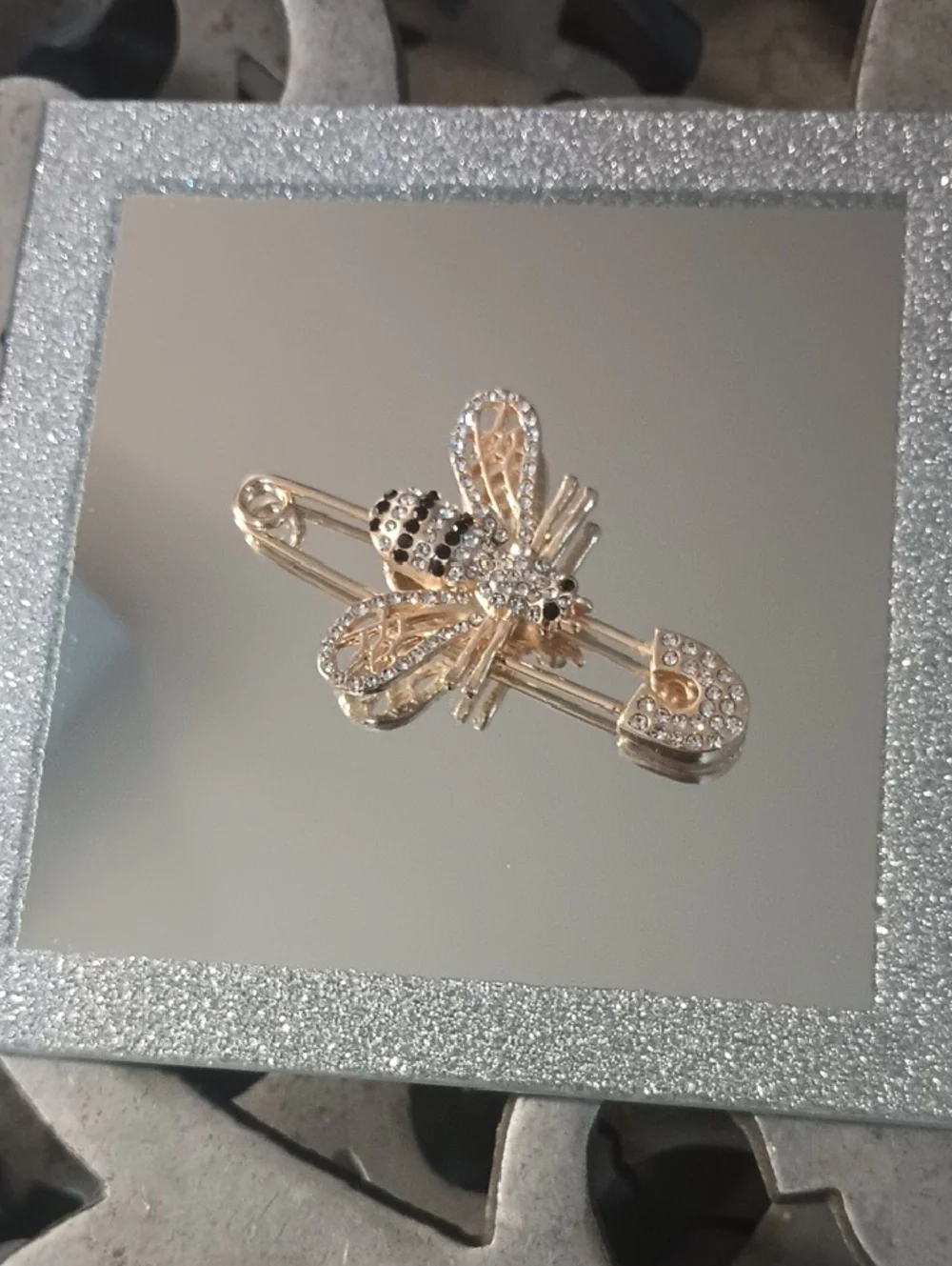 Elegant Unique Rhinestone Bee Brooch Pin